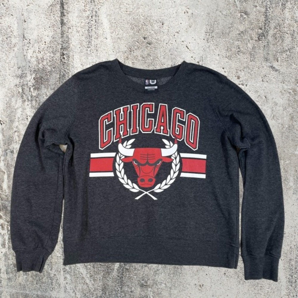 NBA Chicago Bulls Sweatshirt‎ XL Gray Crewneck Fleece Pullover Basketball
